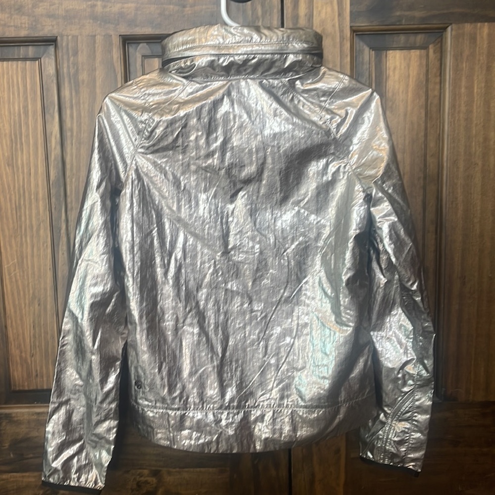 Ivivvia Jacket - Picture 4 of 11
